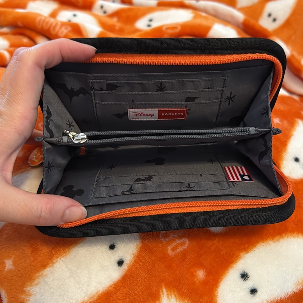 Disney Harvey’s Halloween Wallet with Mickey and Friends - Picture 8 of 8